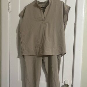 Figs medium scrub top and medium petite scrub bottom